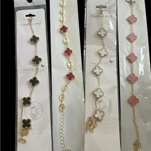 Elegant Gold and Black Clover Bracelet